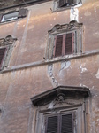 SX31066 Cracked wall and decorations.jpg